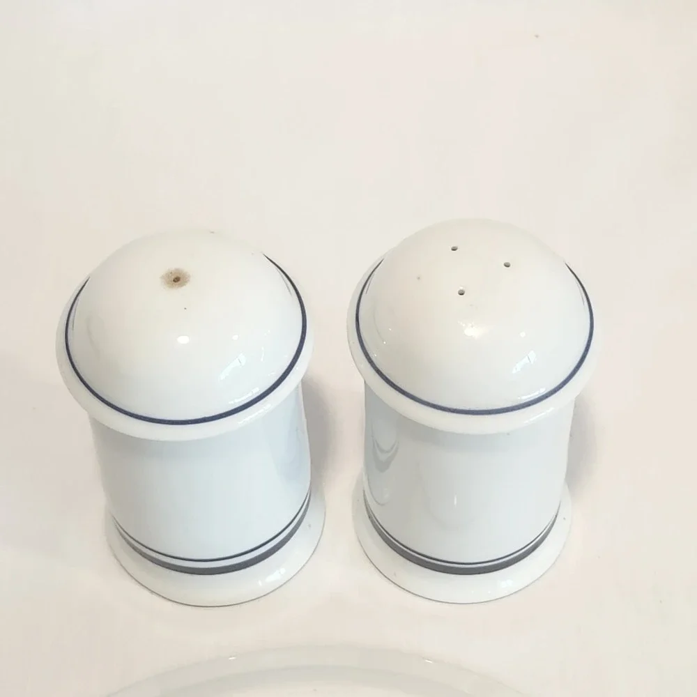 Dansk International Designs Bistro Allegro Salt & Pepper‎ Shakers + Under Plate